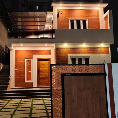 Crimson Villa Pondicherry Esterno foto